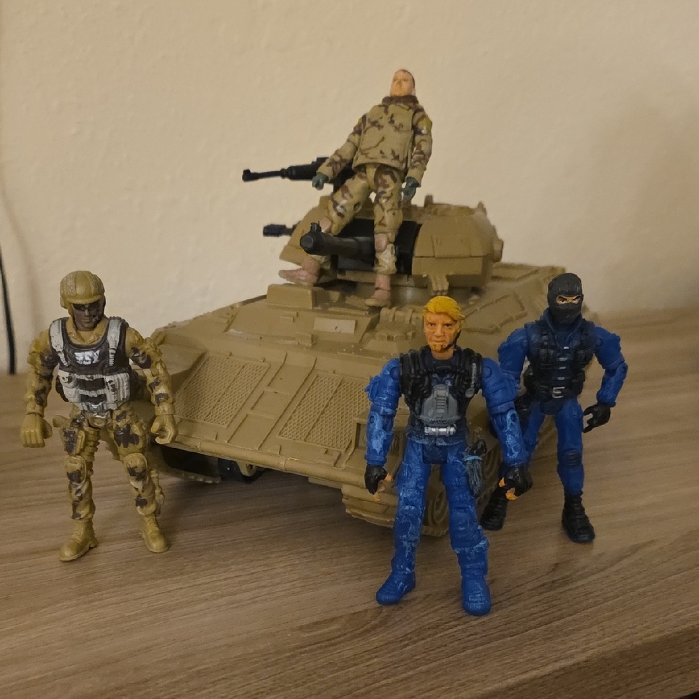 Military Action Figure Set with Tan Tank